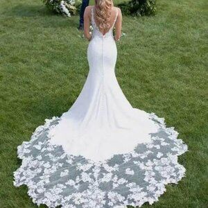 BRAND NEW, NEVER WORN Martina Liana Wedding Dress